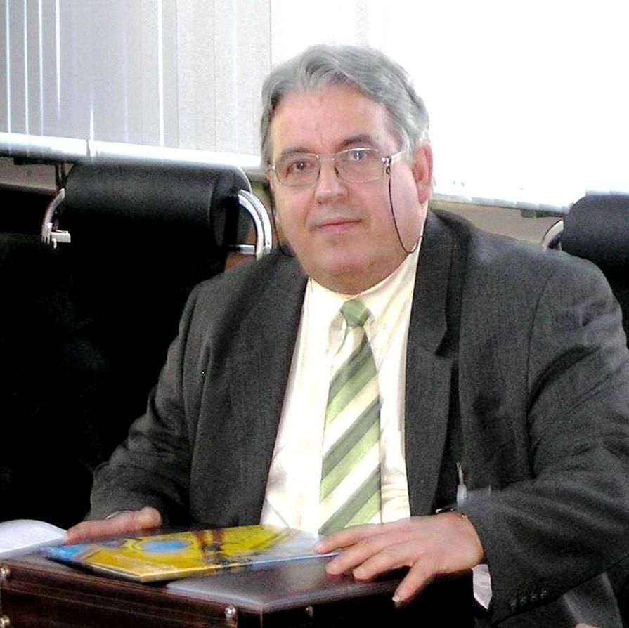 FOTO HABLANDO CON EL DEMANDANTE EN UNA TASACIÓN