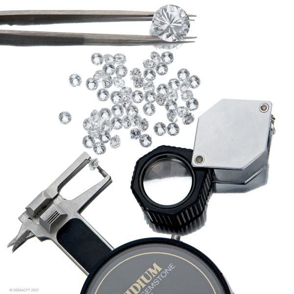 MEDIDOR LAVERIGE, LUPA Y PINZAS LO NECESARIO PARA TASAR UN DIAMANTE